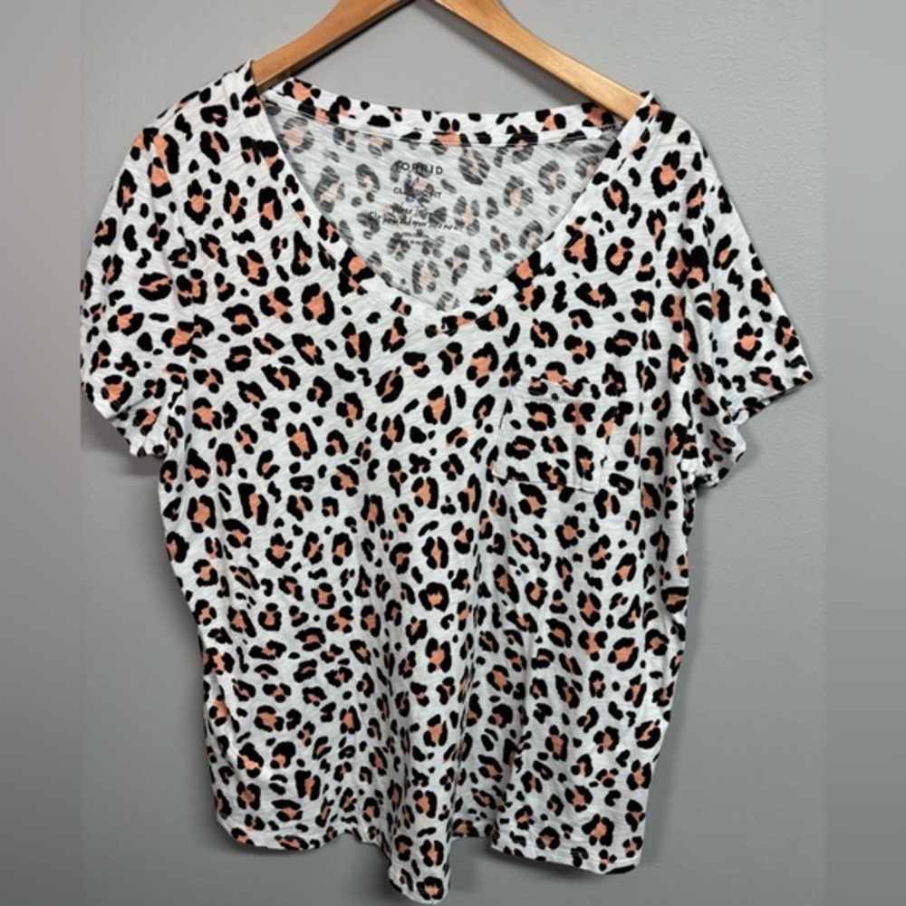 Torrid White and Black Leopard Print V-Neck Tee